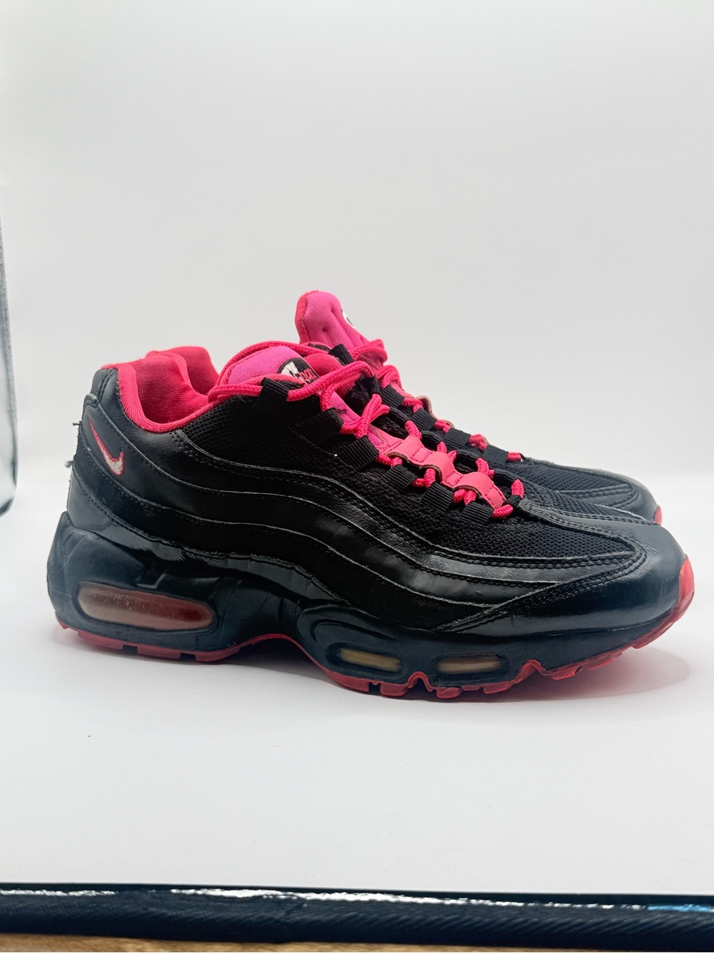 Nike Women's Black & Hot Pink Air Max Style Sneakers